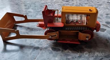 trattore cingolato in latta