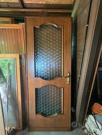 porta di legno e vetro