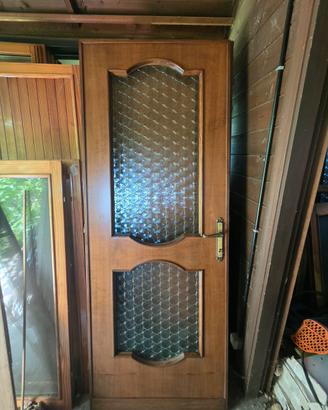 porta di legno e vetro