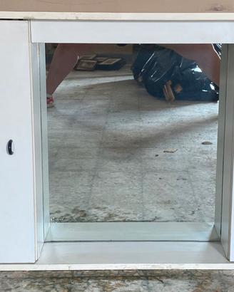 Mobiletto bagno con specchio