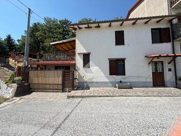 5 LOCALI A GUBBIO
