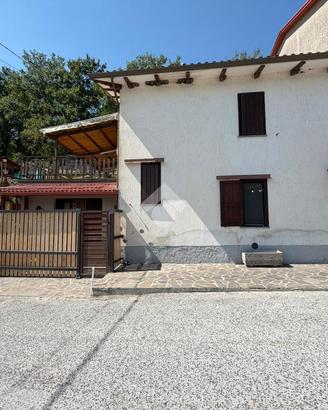 5 LOCALI A GUBBIO