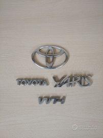 Scritta + Logo Portellone posteriore Toyota Yaris