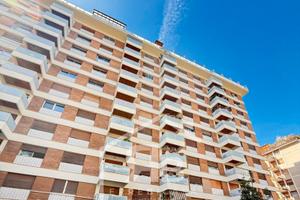 Ampio 6 vani con box auto - viale croce rossa