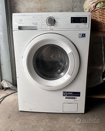 Lavasciuga Electrolux RWW1685HDW