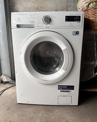 Lavasciuga Electrolux RWW1685HDW