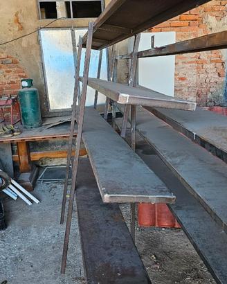 Armadi e banconi in ferro officina