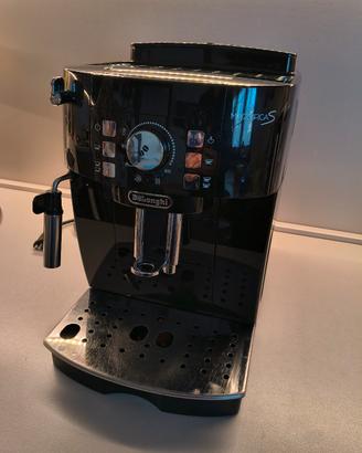 macchina da caffè  DeLonghi magnifica S