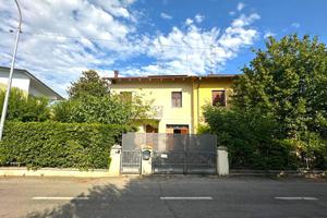 PORZIONE DI BIFAMILIARE A MEDOLLA