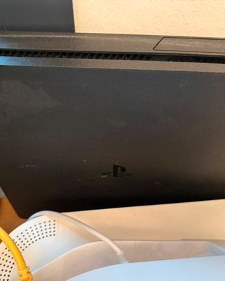 PlayStation 4 (1 gioco incluso)