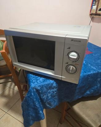 Forno microonde SEKOM