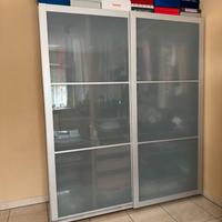Armadio IKEA PAX con ante scorrevoli