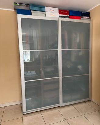 Armadio IKEA PAX con ante scorrevoli