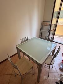 Tavolo in vetro allungabile +4 sedie