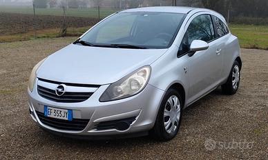 Opel Corsa 1.2 3 porte b-color