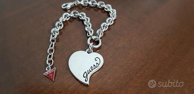Bracciale Guess acciaio con cuore e logo rosso