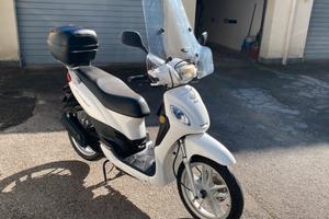 Peugeot. Tweet 50 rs sym vomero