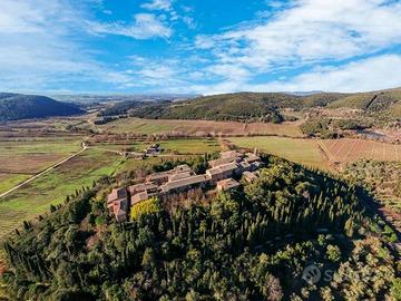 Villa di 11000 m² con box auto a Rapolano Terme