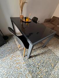 TAVOLO VETRO NERO LUCIDO BASE FERRO