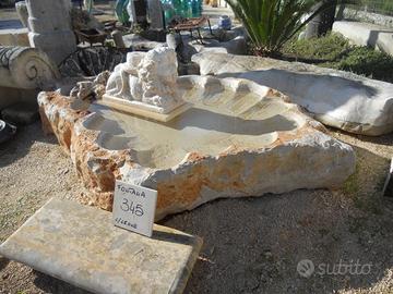 Fontana con vasca in Pietra con fontana a riciclo