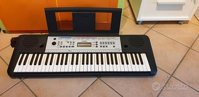 pianola yamaha 260