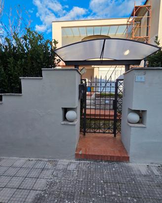 Villa bifamiliare indipendente
