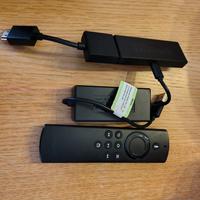 Fire Stick Amazon con alimentatore USB