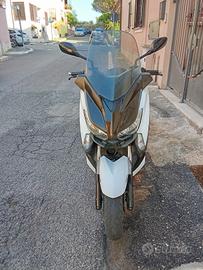XMAX 400