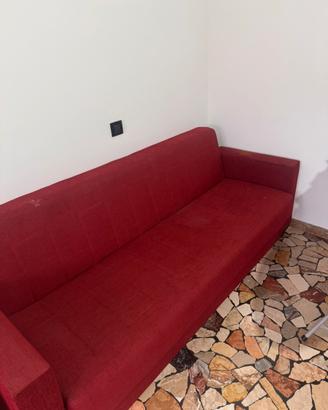 Divano letto rosso 2/3 posti -usato