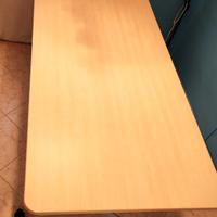 Tavolo ripiegabile con ruote