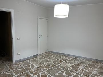 Stanza per ufficio zona centralissima