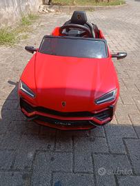 macchina  elettrica urus Lamborghini 
