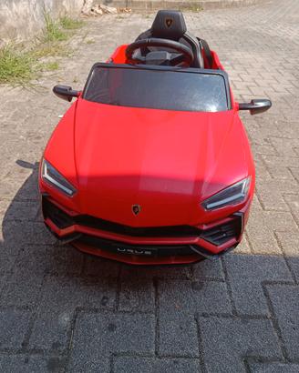 macchina  elettrica urus Lamborghini 