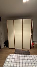 Armadio ad ante scorrevoli