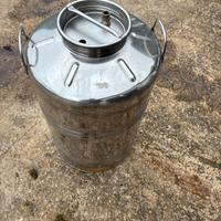 Contenitori inox per vino e olio