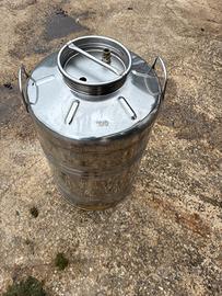 Contenitori inox per vino e olio