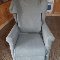 Poltrona relax reclinabile, sfoderabile, lavabile.