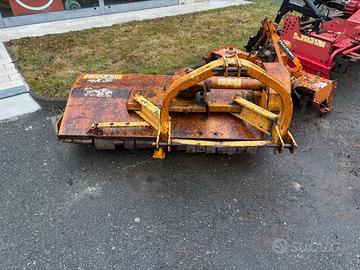 Trincia a martelli marca FERRI modello FM 150