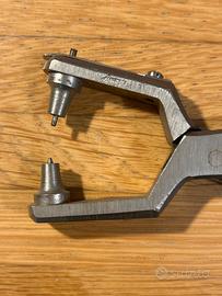 Pinza perforatrice Augusta