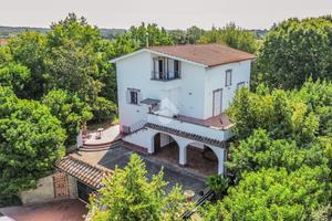 VILLA SINGOLA A CERVETERI