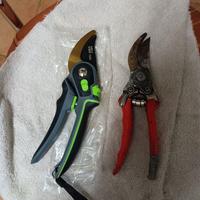 coppia cesoie da giardino - una nuova e una usata