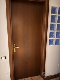 6 porte di cui una a libro.