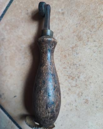 Rotella da calzolaio vintage in legno e metallo – 