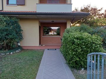 CASA A SCHIERA 210 MQ DI TESTA (Locatore)