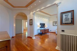Villa di 278 m² con più di 5 locali a Poggio a Cai