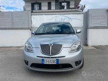 Lancia Ypsilon 1.3 MJT 75 CV Platino