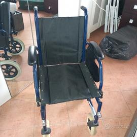 sedia a rotelle richiudibile