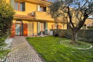 VILLA A SCHIERA A SELVAZZANO DENTRO