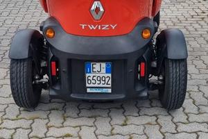 TWIZY 80