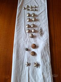 Antichi bottoni divisa con spilla e stellette